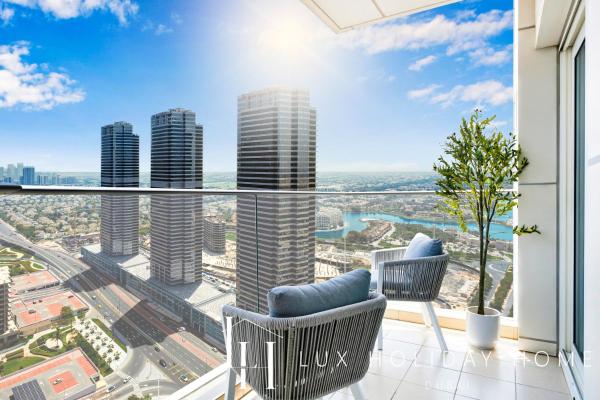 På billedet ses objektet LUX The Bonnington JLT Suite beliggende i byen Dubai.