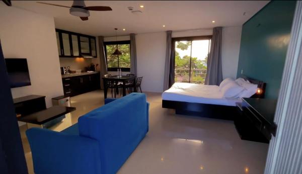 写真にはボラカイ市にあるHarzel Apartelle - Suites and Serviced Apartmentsが写っています。