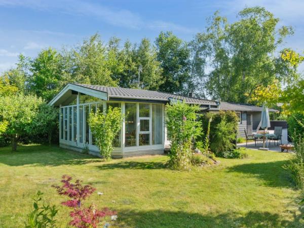 Op de foto is het object Holiday Home Alfa - 350m from the sea by Interhome te zien, gelegen in de stad Føllenslev.