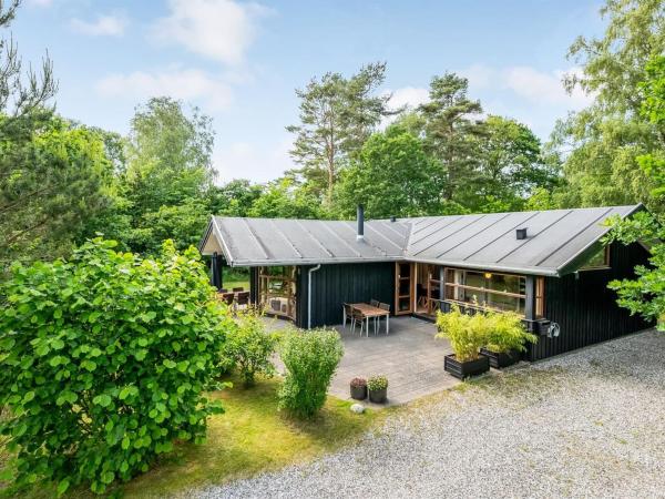 På billedet ses objektet Holiday Home Rosaline - 500m from the sea by Interhome beliggende i byen Grenå.