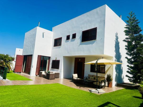 På billedet ses objektet Lux Villa with Year-Round Heated Pool & Game Room beliggende i byen Montequinto.