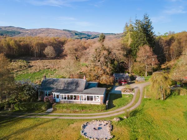A la foto es mostra l'objecte Strathcashel Cottage situat a la ciutat de Rowardennan.