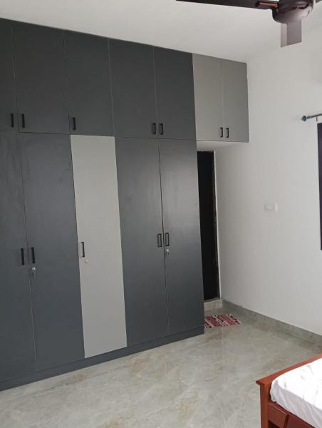 The photo shows the VSV Apartment located in the city of Kāraikkudi.