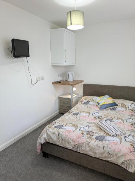 A la foto es mostra l'objecte Single room with sole use bathroom Single Occupancy Only in shared house situat a la ciutat de Caldecott.