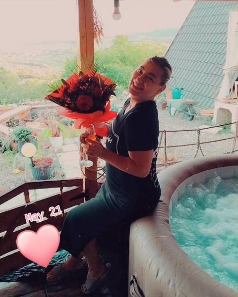 A la foto es mostra l'objecte Cabana Golden House situat a la ciutat de Chidea.