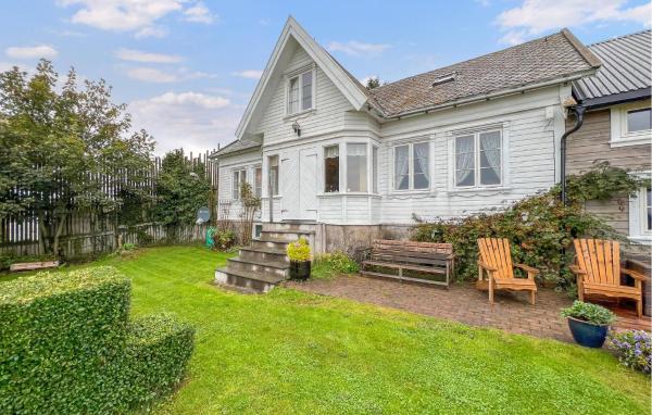 Amazing Home In Vanse With House Sea View - Vanse
