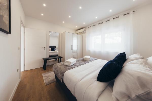 A la foto es mostra l'objecte Cosy Urban Studio situat a la ciutat de Mostar.