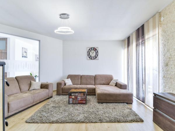 Na zdjęciu widoczny jest obiekt Modern Home in Quiet Pristeg położony w mieście Pristeg.