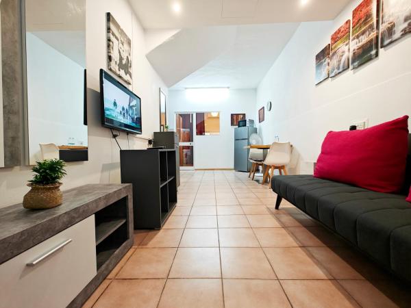 Photo 5 : Corner view 1