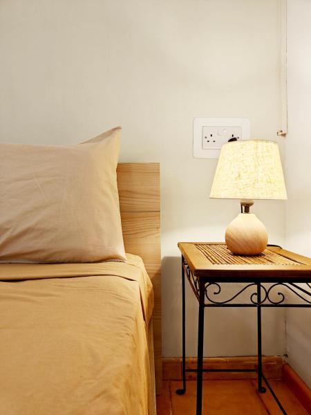 Photo 2 : Corner view 1