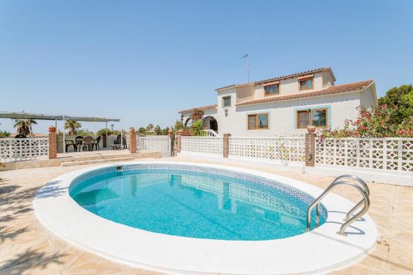 La photo montre l'objet Villa with private swimming-pool in quiet location situé dans la ville de Busot.
