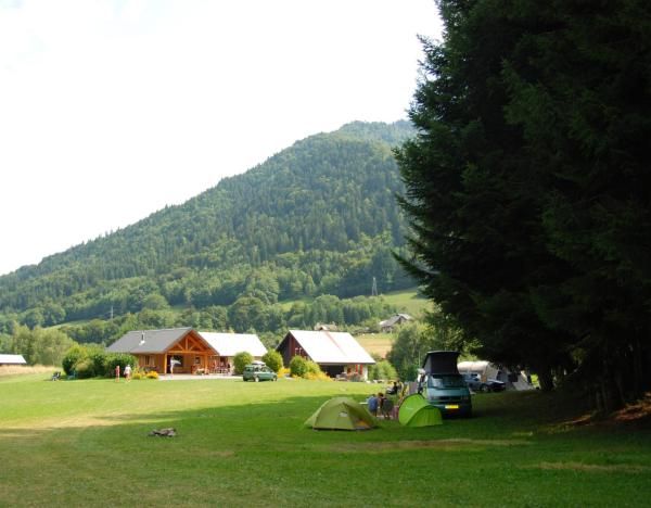 A la foto es mostra l'objecte Chalet ARCLOSAN situat a la ciutat de Les Combes.