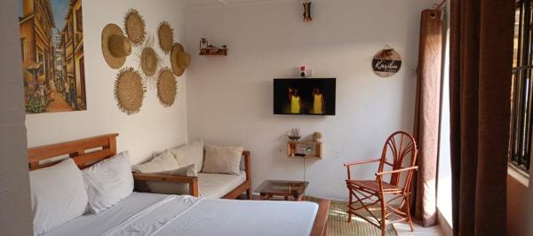 A la foto es mostra l'objecte Swahili studio situat a la ciutat de Mwakirunge.