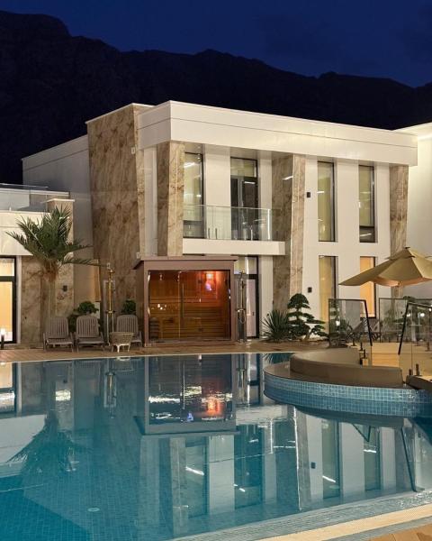 Na fotografii je vidět objekt Paradise Villas nacházející se ve městě Novostroyka.