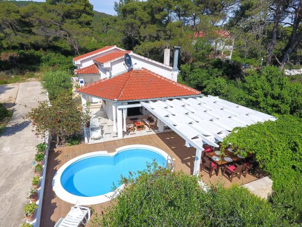 På billedet ses objektet Holiday Home in Molat with Pool beliggende i byen Brgulje.