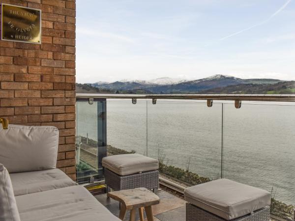 Na zdjęciu widoczny jest obiekt The View - Yr Olygfa położony w mieście Llansantffraid Glan Conwy.