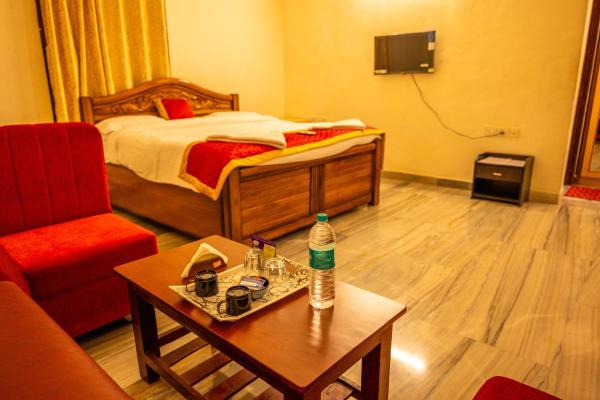 A la foto es mostra l'objecte Redwoods Hotels and Resorts situat a la ciutat de Chennai.