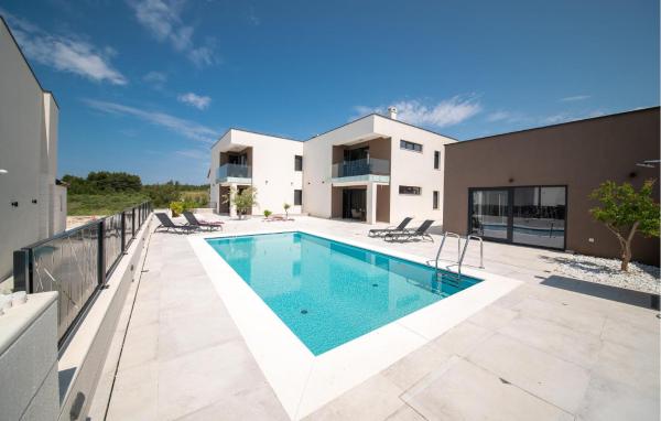 Luxurious Apartment In Vrsi With Sauna - Nin