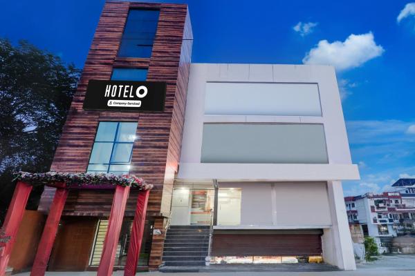 På billedet ses objektet Super Hotel O IIM Road Lucknow beliggende i byen Lucknow.