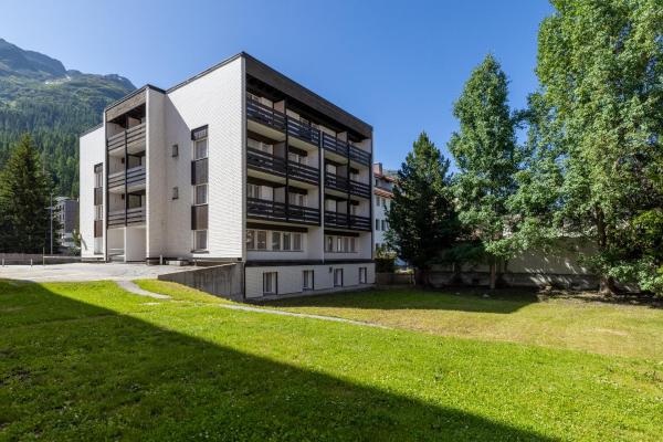På billedet ses objektet Hostel Casa Franco beliggende i byen St. Moritz.