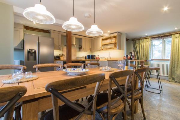 A la foto es mostra l'objecte Atherstone Farmhouse and Cottage situat a la ciutat de Barrington.