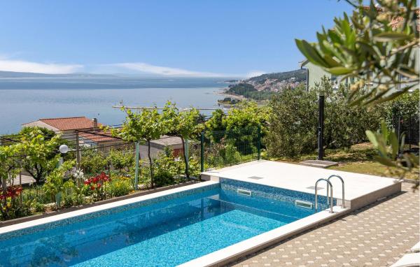 Na fotografii je vidět objekt Stunning Home In Omis nacházející se ve městě Omiš.