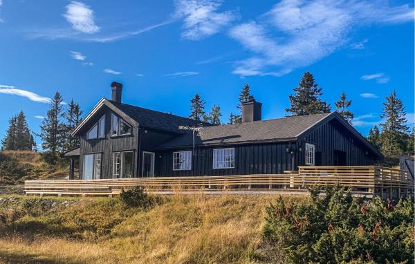 Beautiful Home In Sjusjøen With Wifi, Sjusjøen