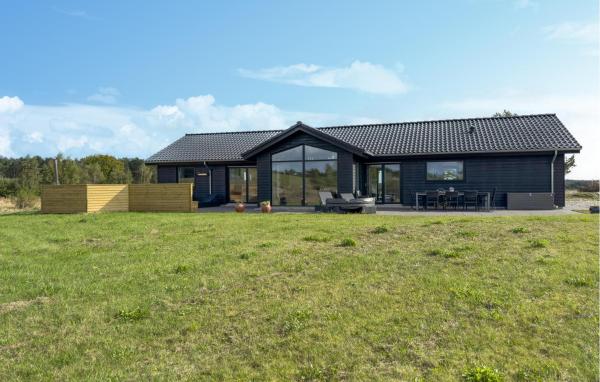 A la foto es mostra l'objecte Stunning Home In Ebeltoft With Sauna situat a la ciutat de Ebeltoft.