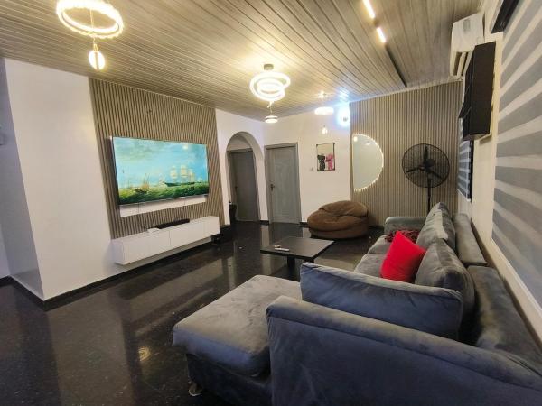 Bright, cozy and spacious two bedroom apartment in Magodo