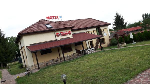 A la foto es mostra l'objecte Complex Fretly situat a la ciutat de Gorni Dŭbnik.