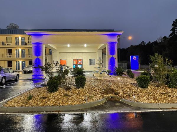 A la foto es mostra l'objecte Motel 6-Pooler, GA - Savannah Airport situat a la ciutat de Savannah.