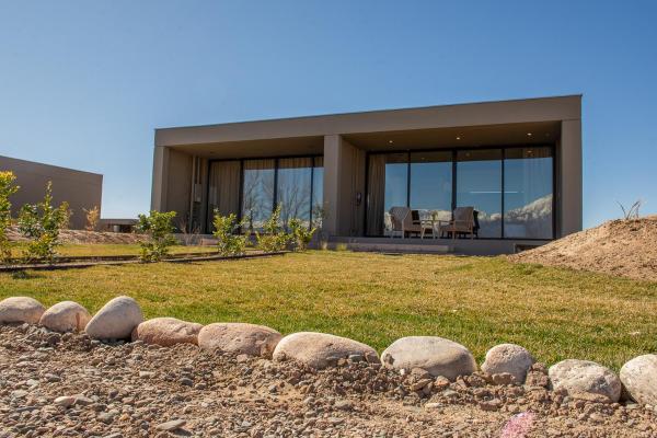 Na zdjęciu widoczny jest obiekt NOI Lodge Entre Viñedos położony w mieście Campo Los Andes.