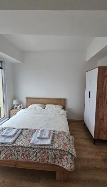 Na foto é possível ver o objeto Airport Nest Skopje localizado na cidade de Petrovec.