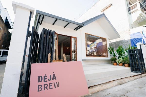 Modern Family House - 4 Bedrooms and 2 living rooms - fully furnished - 5 mins from Old Town with Art Gallery - Coffee Shop - and Creative Workshop - DEJA Home, Chiang Mai
