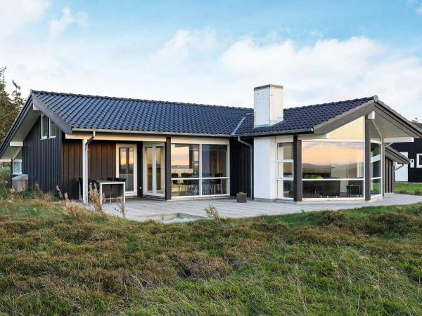 La photo montre l'objet 10 person holiday home in Løgstør situé dans la ville de Løgsted.