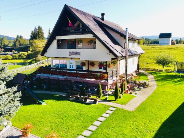 A la foto es mostra l'objecte Casa Sofia Dorna Candrenilor situat a la ciutat de Podu Coşnii.