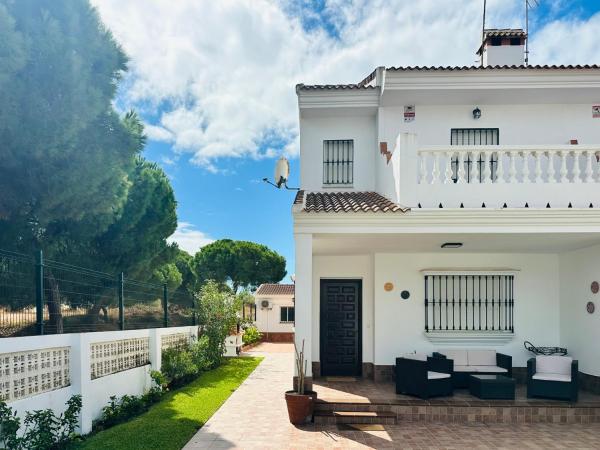 A la foto es mostra l'objecte Casa FANDANGO Pinar y Mar situat a la ciutat de Mazagón.