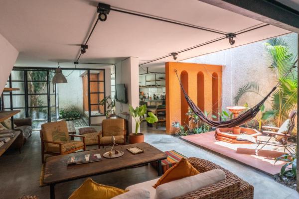 Colonial Villa in Laureles, Unique&Special House, Medellín