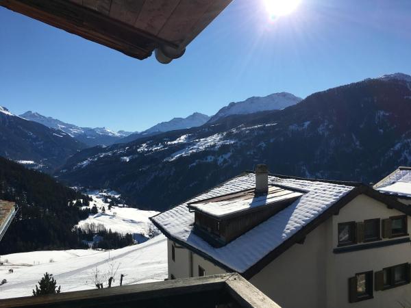 Na zdjęciu widoczny jest obiekt Grosses Haus für Familienferien in Region Lenzerheide położony w mieście Obervaz.