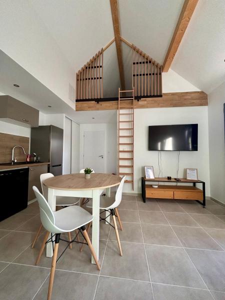 A la foto es mostra l'objecte Maison individuelle meublée situat a la ciutat de Til-Châtel.