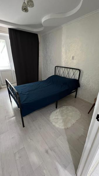 På billedet ses objektet Квартира, 4 мкр beliggende i byen Uralsk.