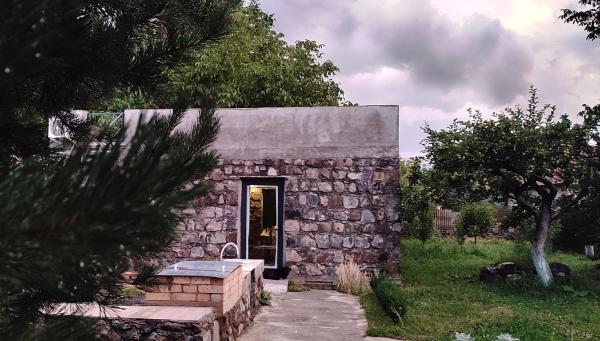 Zove Rural Cottage with garden views, Kʼarashamb