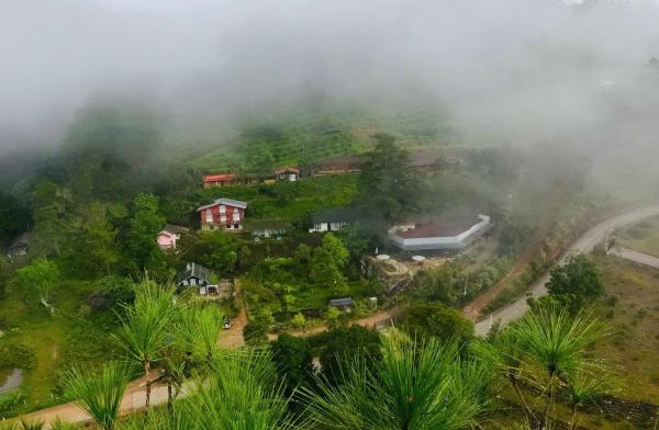 写真にはẤp Kroët市にあるHuha's Farmstay Đà Lạtが写っています。