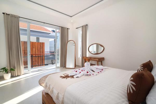 NEW 2 BR Villa in Berawa with Pool 2 min from Beach, Canggu