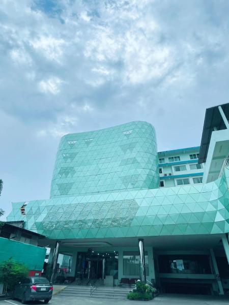 På billedet ses objektet Morakot Twin Chumphon beliggende i byen Chumphon.