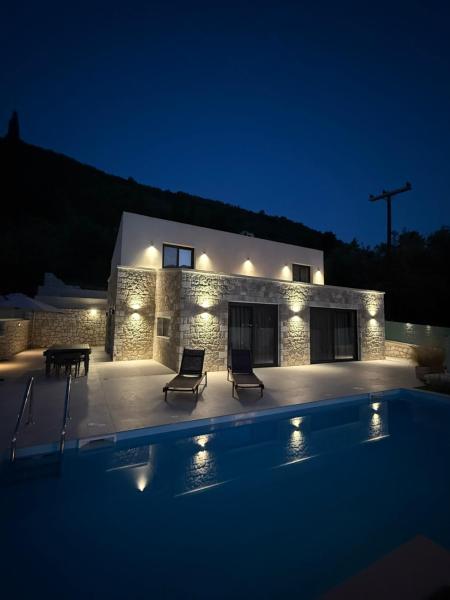 Na foto é possível ver o objeto Villa Pietra Di Mare localizado na cidade de Yenion.