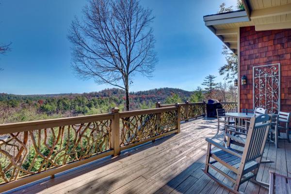 Hilltop Hideaway - Highlands, NC