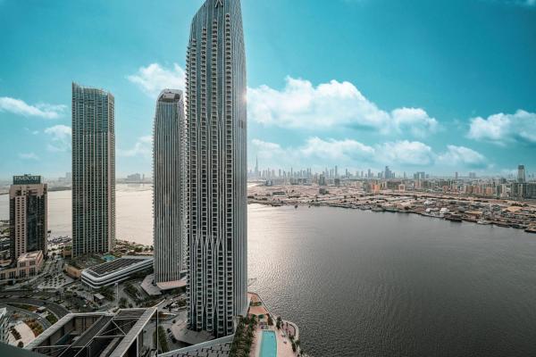 Auf dem Foto ist das Objekt Luxury 2BR 34th Floor Burj Khalifa Sea Creek View in der Stadt Dubai zu sehen.