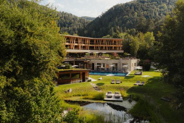 Kuvassa näkyy kohde Taubers Bio Vitalhotel, joka sijaitsee kaupungissa Chienes.