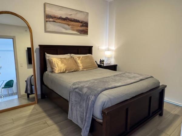 Na foto é possível ver o objeto Cozy Apartment in San Jos Costa Rica with Stunning Sunset Views localizado na cidade de Uruca.